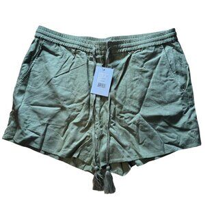 Andie The Short Women's Size Medium in Green New With Tags!
